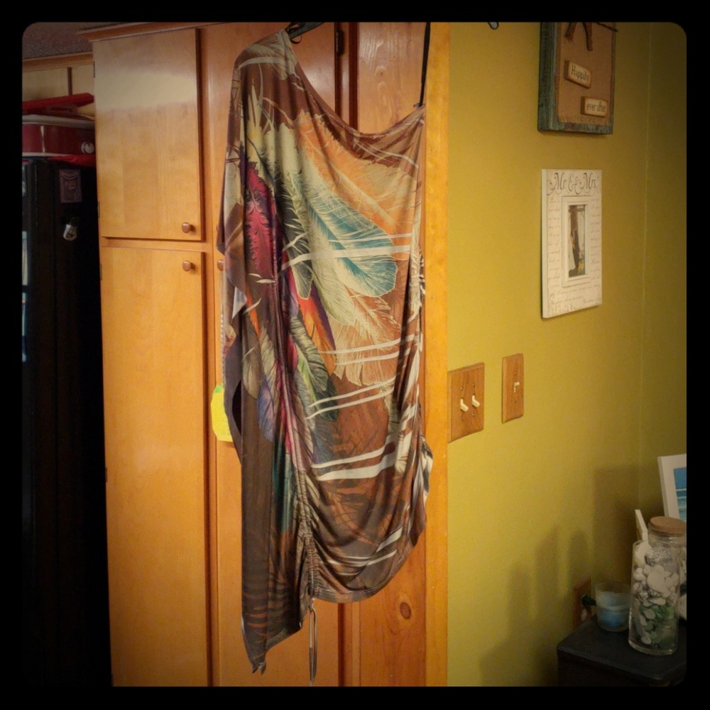 Off shoulder silky feather print dress. Size small